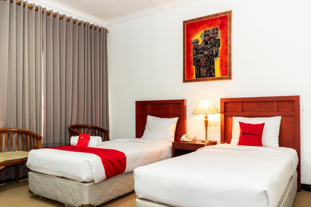 Reddoorz Plus Syariah Near Java Supermall Semarang 2 Buitenkant foto