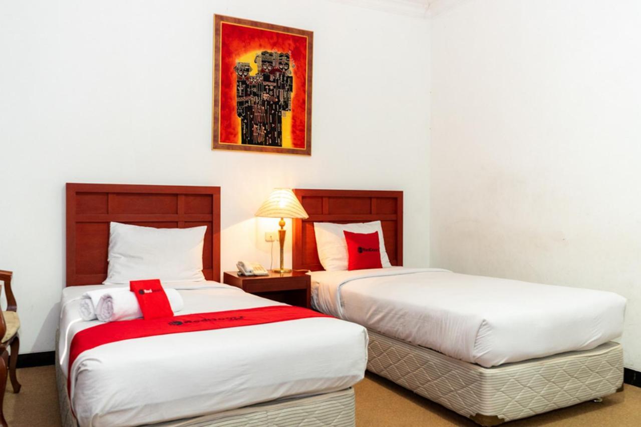 Reddoorz Plus Syariah Near Java Supermall Semarang 2 Buitenkant foto