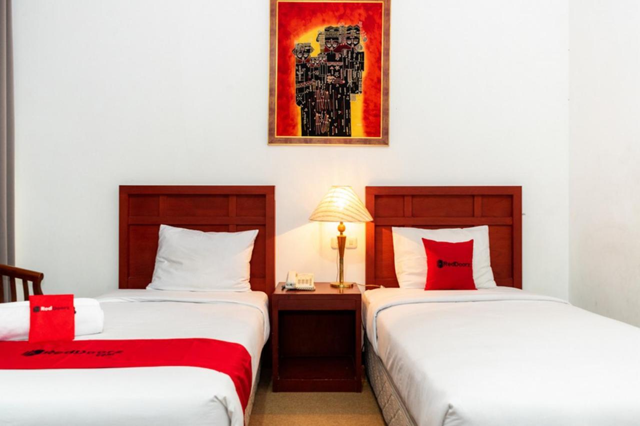 Reddoorz Plus Syariah Near Java Supermall Semarang 2 Buitenkant foto